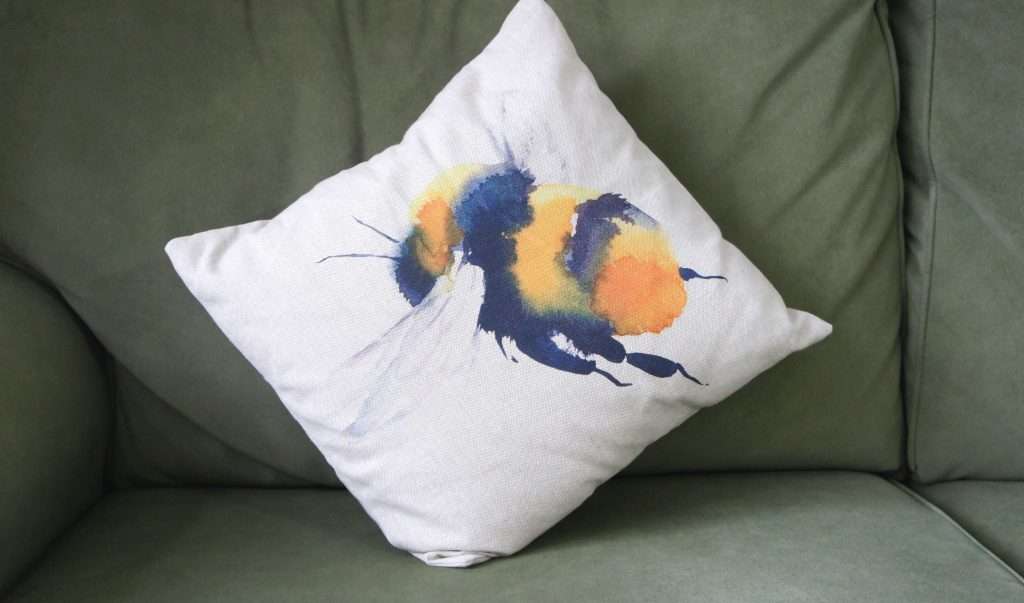 envelope pillow cover DIY with bee design