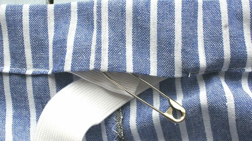 Elastic through hem