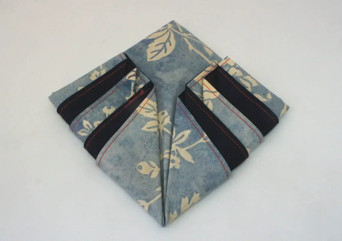 Folded napkin arrowhead