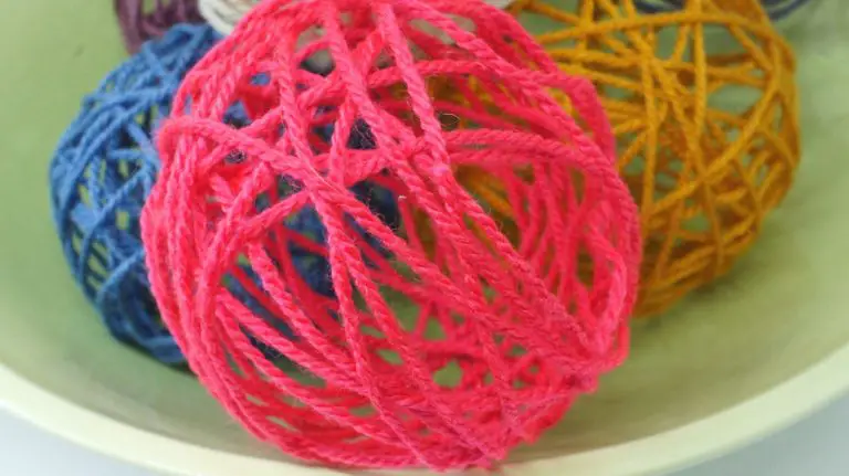 How to Make Yarn Ball Ornaments