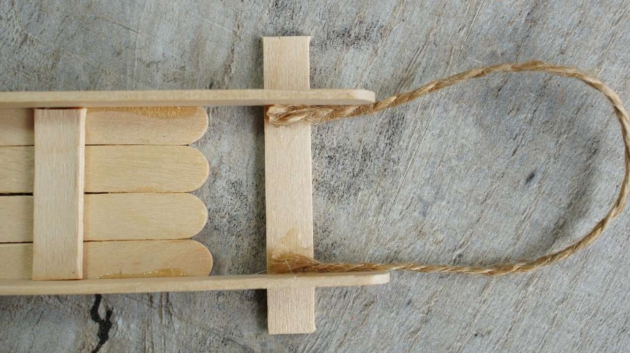 Sled Paper String Craft How to Make a Christmas Sled Tree Decoration - Christine's Crafts