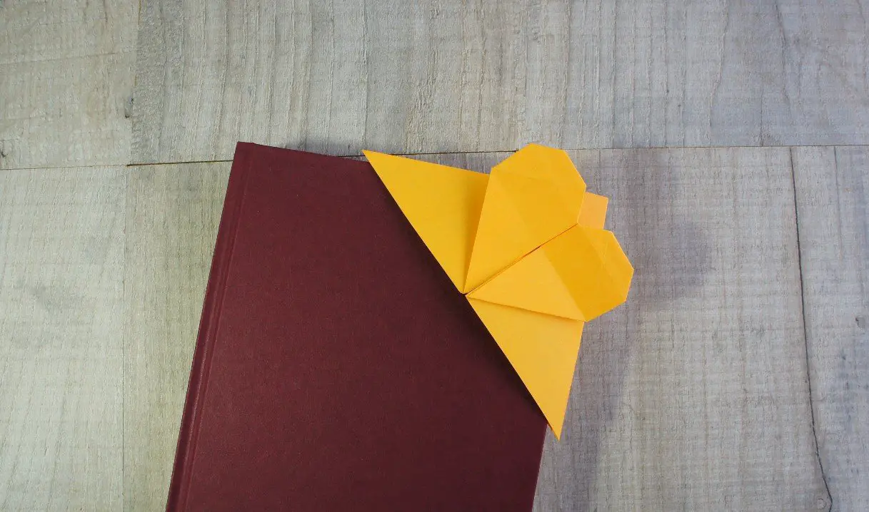 How to Make an Origami Heart Corner Bookmark - Christine's Crafts