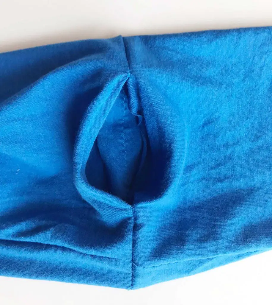hole left open in scarf