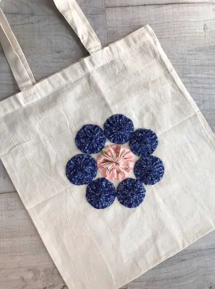completed grocery bag with yoyo flower decoration