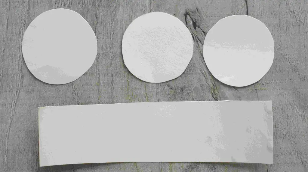thin cardboard pieces