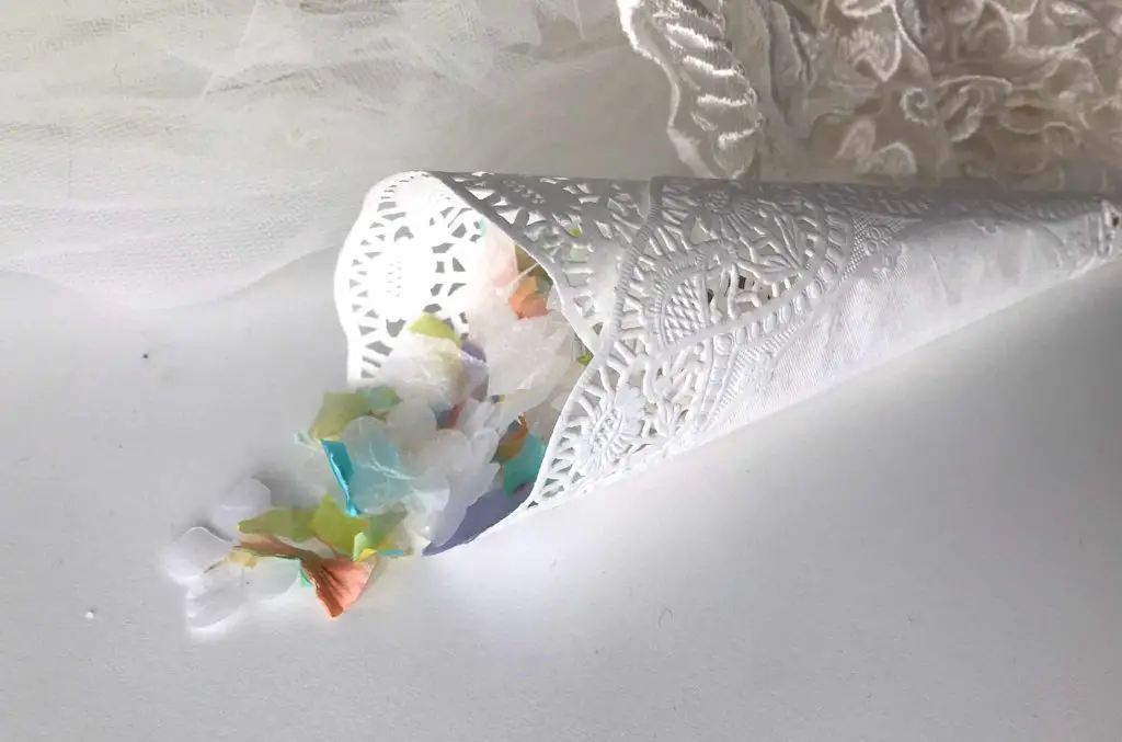 doily confetti cone