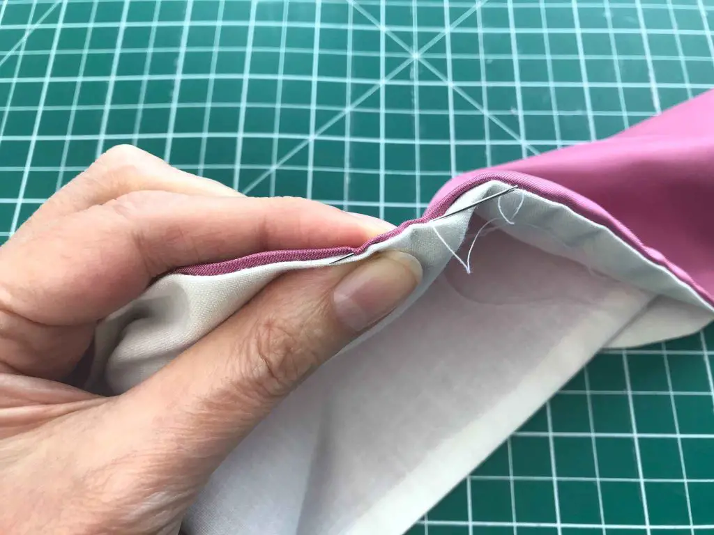 slip stitching turning hole