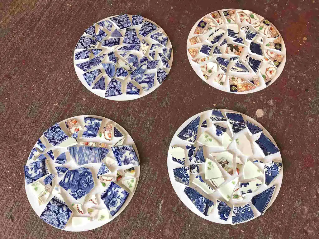 4 diy mosaic stepping stones designs