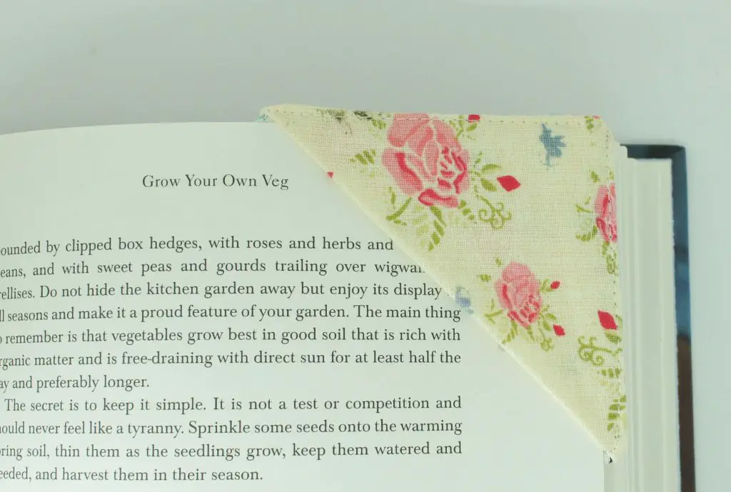 scrap fabric corner bookmark
