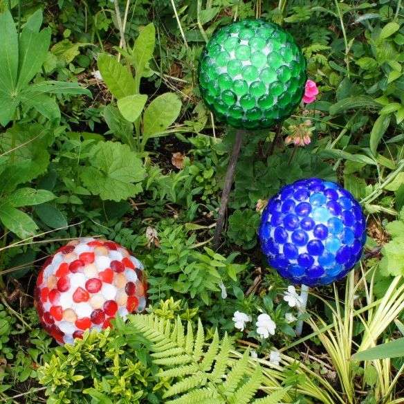 3 DIY garden globes in a garden