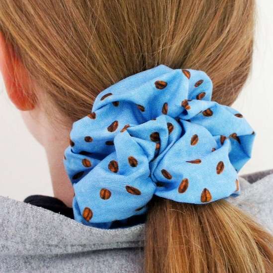 blue scrunchy in hair