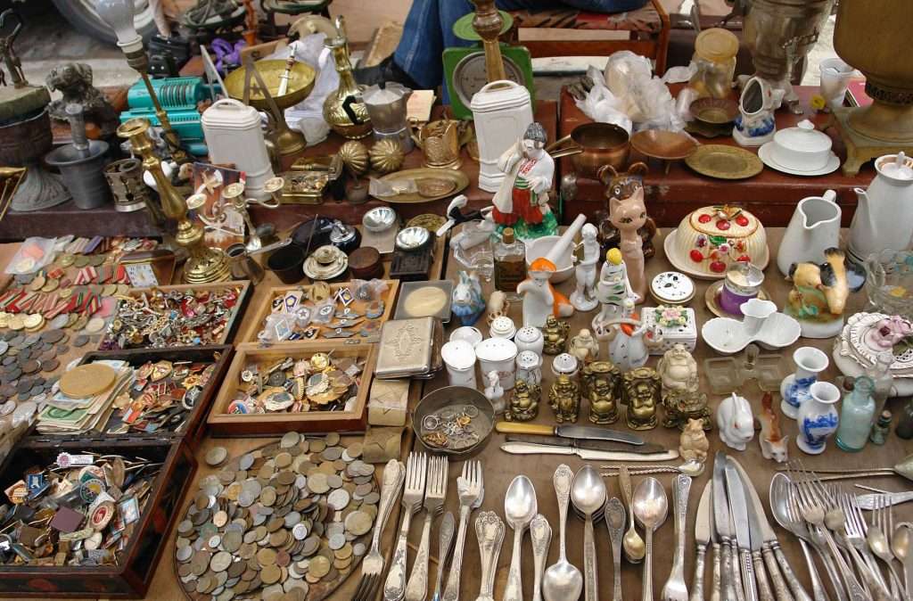 flea market selling old items