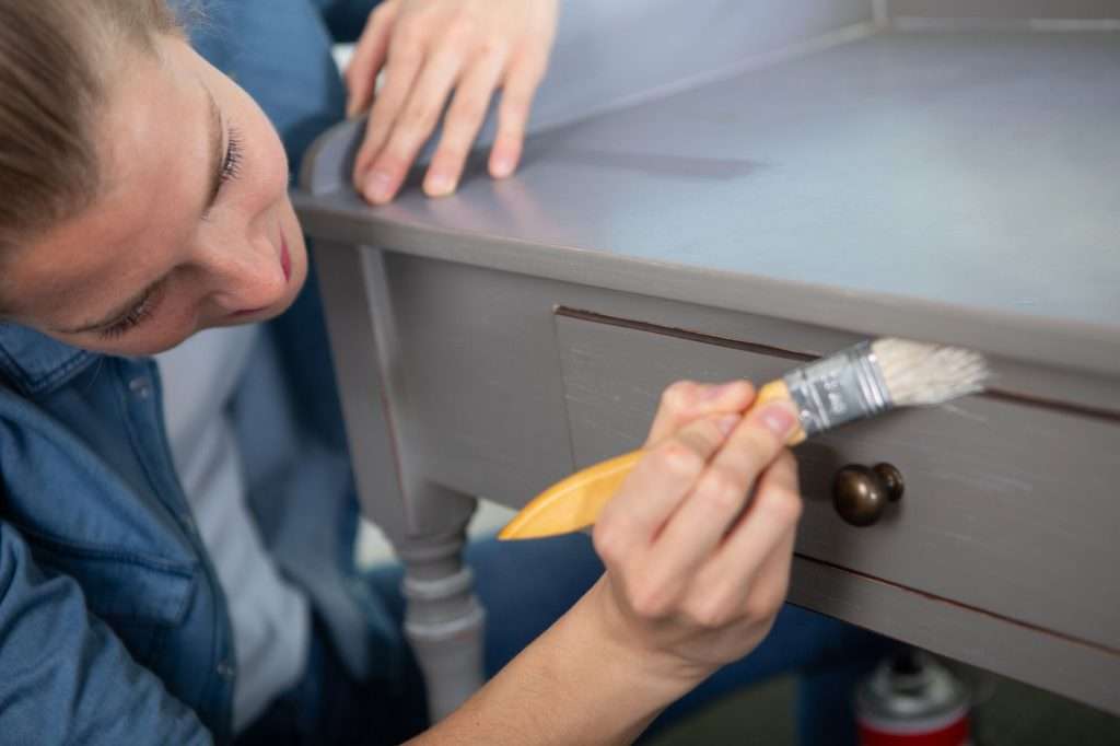 painting a sideboard grey