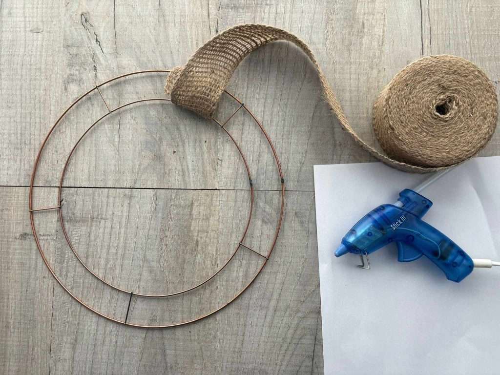 Starting DIY burlap autumn wreath